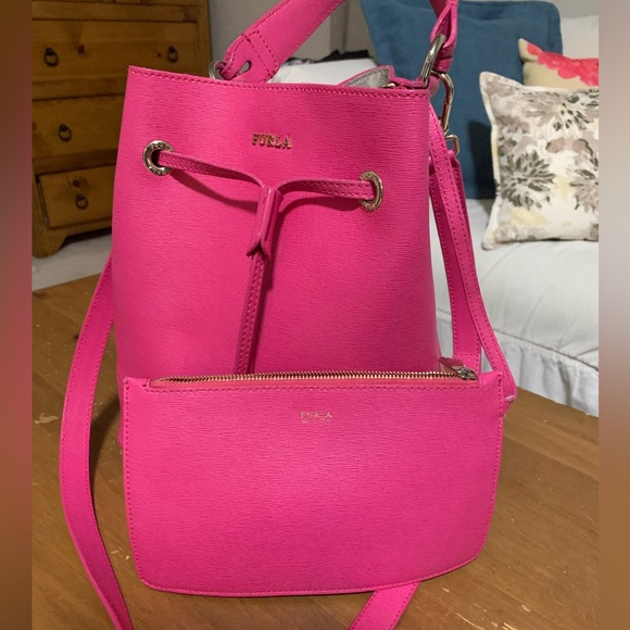 Furla bucket bag and zip wallet in bright pink. No dust bag. Excellent shape. - Picture 3 of 4